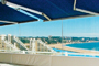 Toldo con brazo extensible.